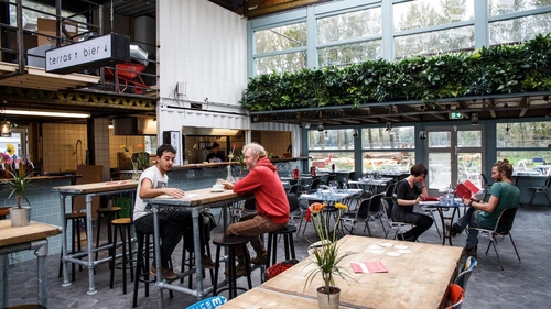 Café-restaurant Hotel Buiten | foto Carly Wollaert