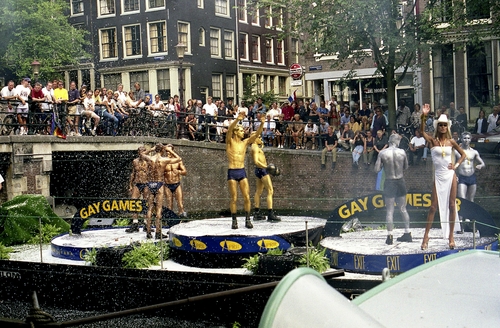 Gay Pride 1997 op de Prinsengracht | Stadsarchief Amsterdam