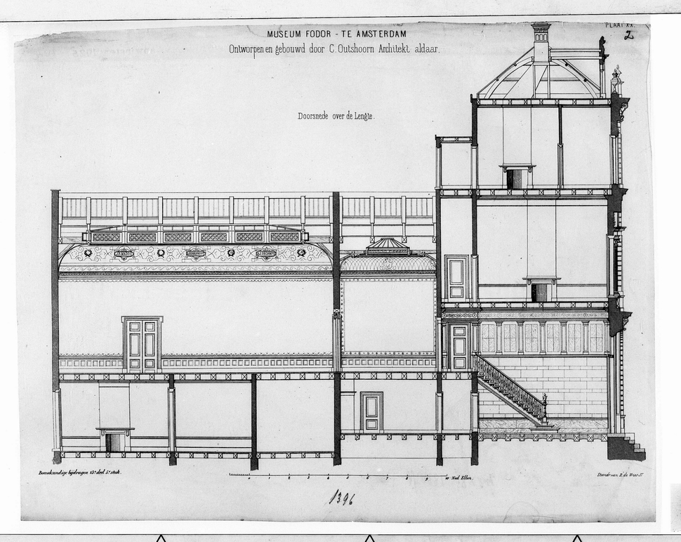 Outshoorn ontwierp de grote kunstzaal als hart van het museum. Via een indrukwekkende trap kwam de bezoeker eerst in de hoge antichambre. | Bron: beeldbank Stadsarchief Amsterdam (010056916296).