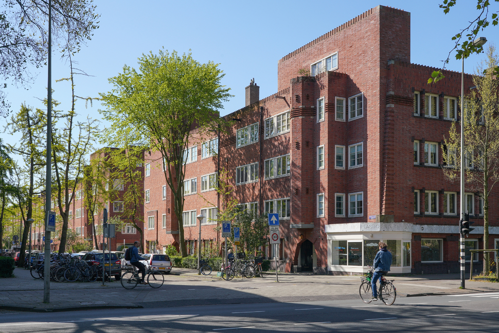 De Vespuccistraat wordt regelmatig genoemd als mooiste straat van Amsterdam. | Foto: Edwin van Eis (2020).