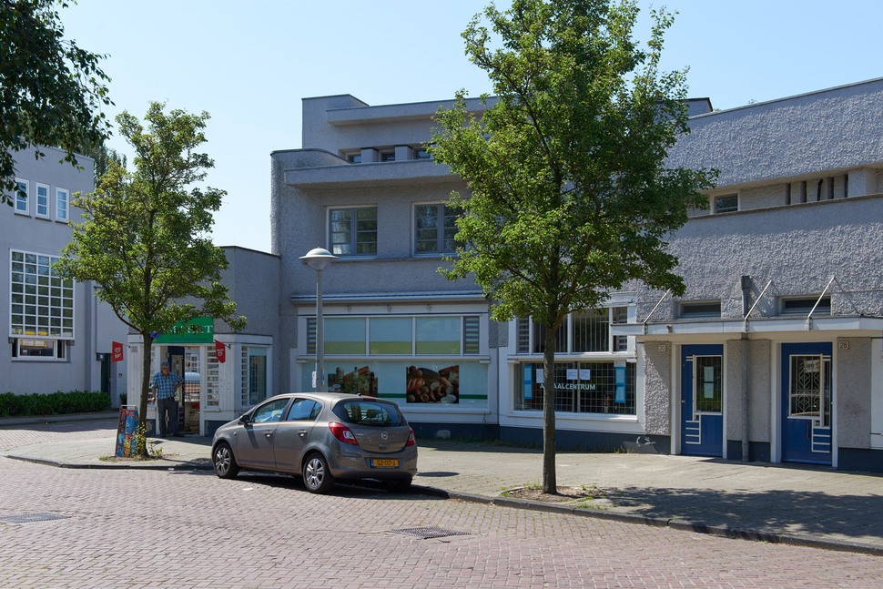 Buurtsuper in Betondorp. | Foto: Paul Nieuwenhuizen, Monumenten en Archeologie.