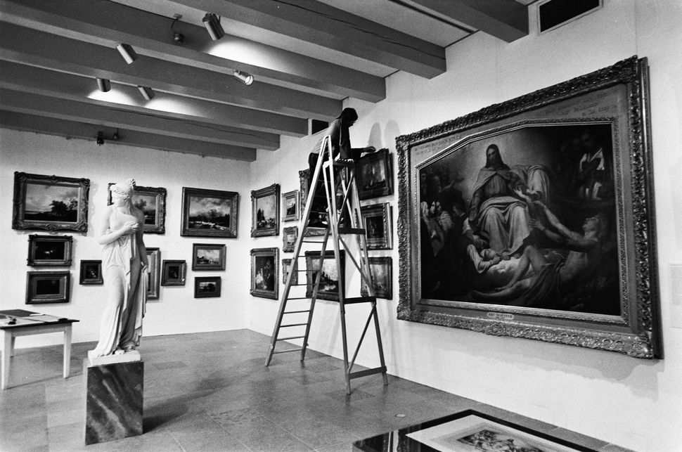 Tentoonstelling van Fodor-collectie in Amsterdams Historisch Museum met het schilderij Christus Consolator. | Foto: Rob Mieremet/Anefo (27-3-1975), beeldbank Nationaal Archief (2.24.01.05).