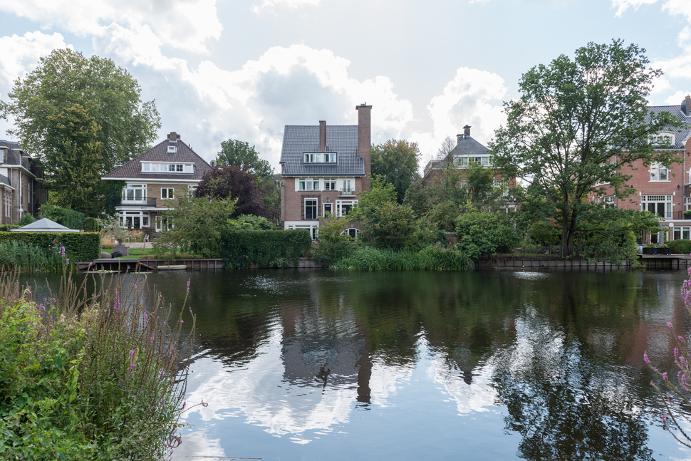 Oranje Nassaulaan vanuit het Vondelpark. | Foto: Paul Nieuwenhuizen, Monumenten en Archeologie.