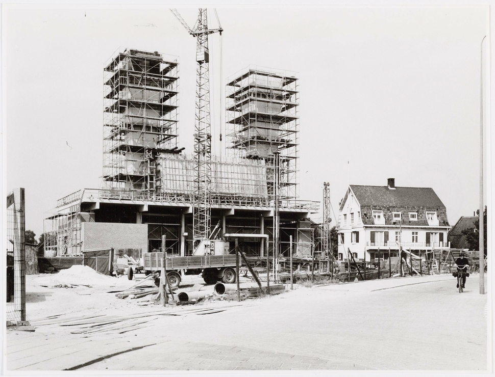 Bouw van de ventilatieschachten in Noord, aan de Meeuwenlaan. | Foto: collectie SAA (9-6-1966), beeldbank SAA (010122012740). 