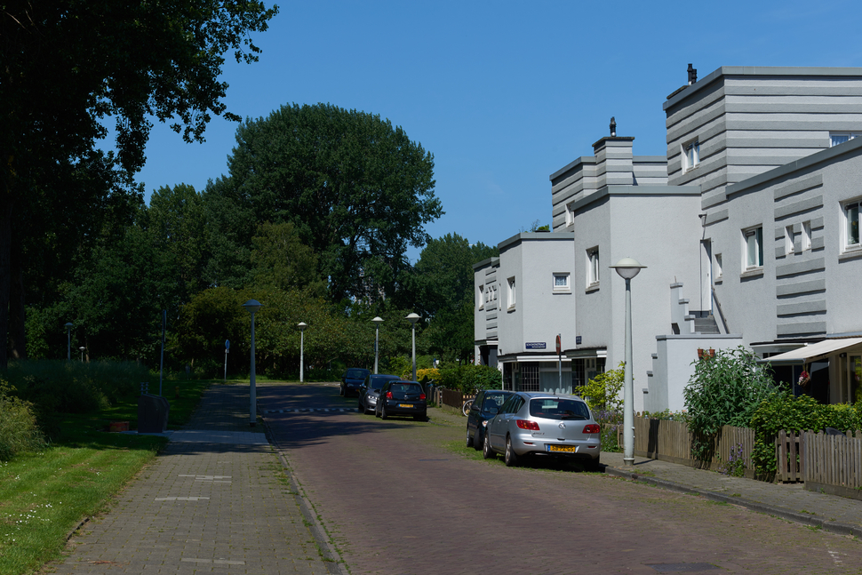 De straat Onderlangs in Betondorp. | Foto: Paul Nieuwenhuizen, Monumenten en Archeologie.